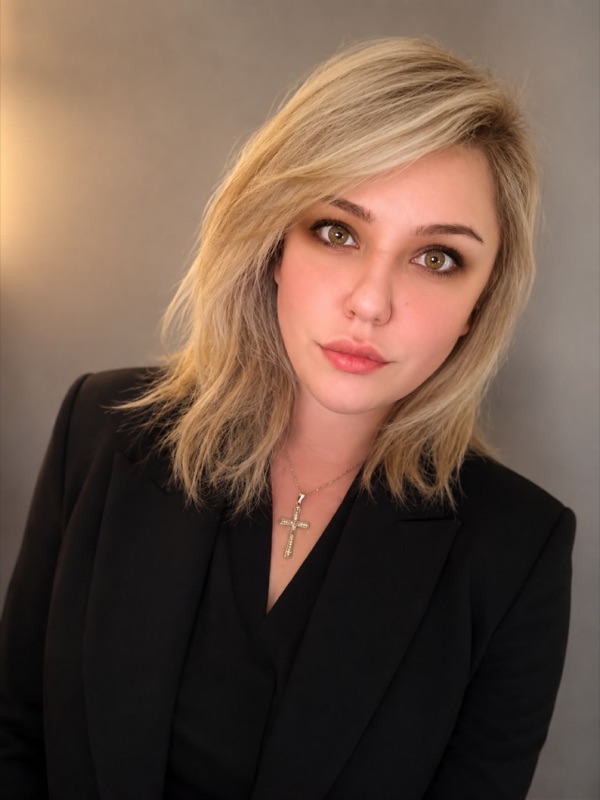 Portrait of Sara Rochelle